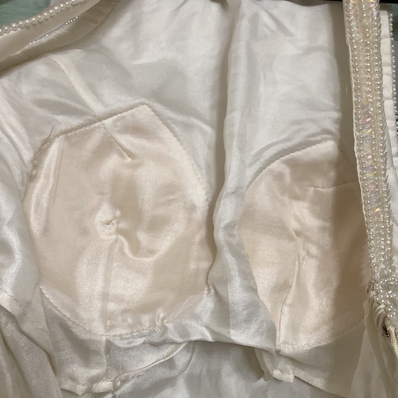 🤍VINTAGE Fully Beaded Ivory Gown🤍 - Picture 7 of 7